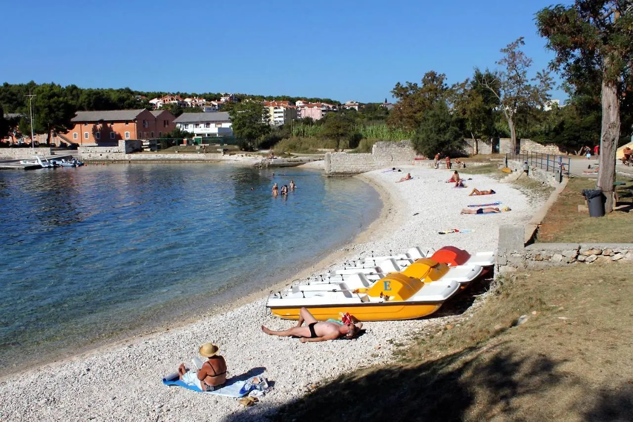 Apartments With A Parking Space Pula - 7646