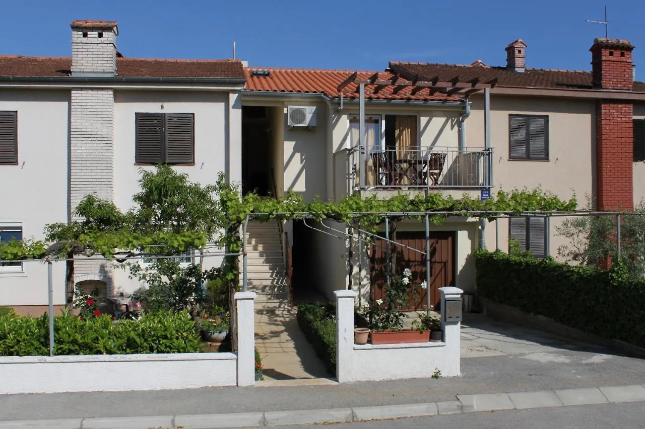 Apartments With A Parking Space Pula - 7646