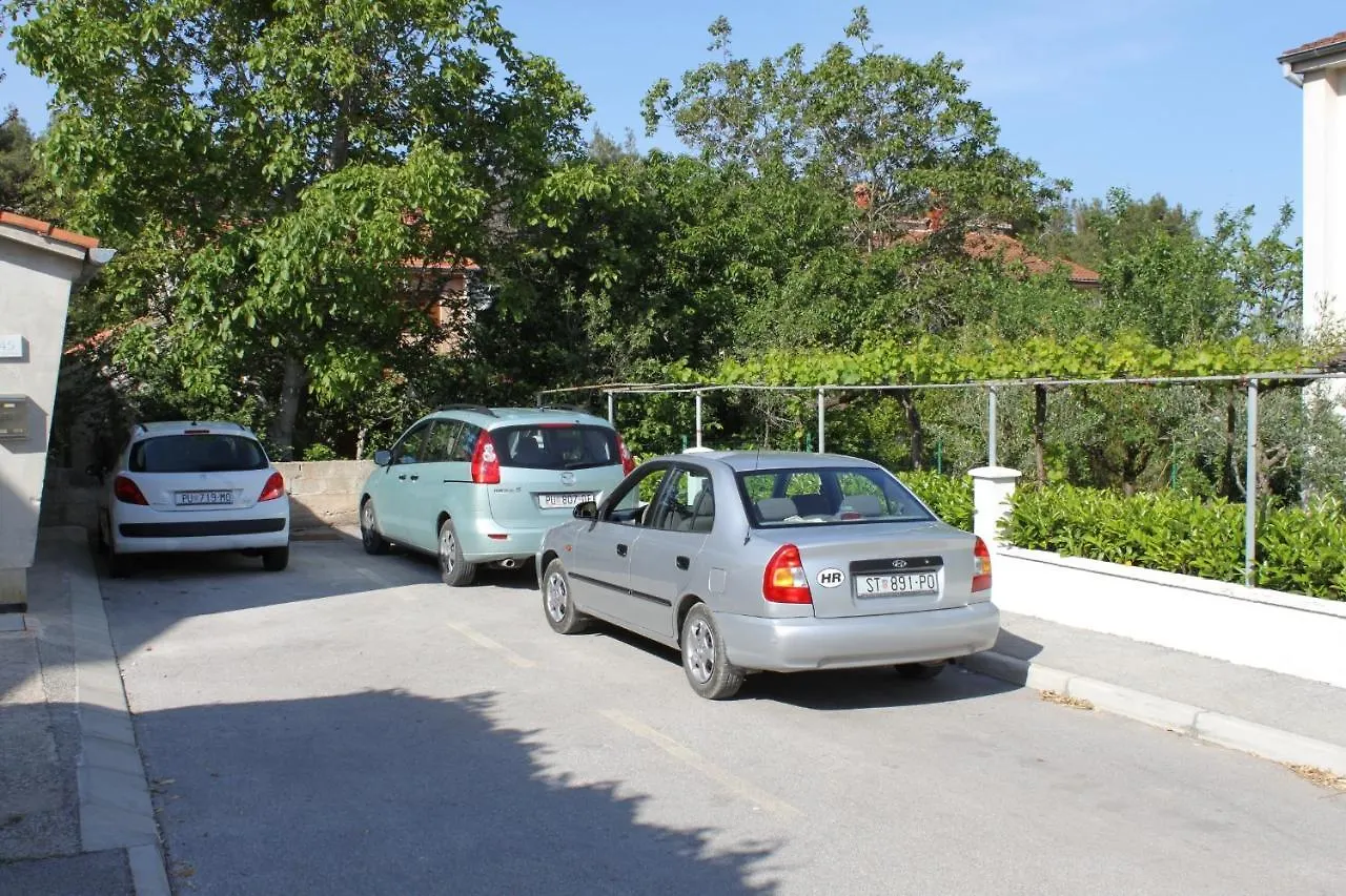 Apartments With A Parking Space Pula - 7646 Croatia