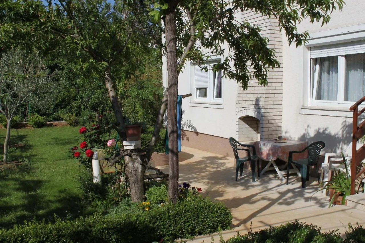 Apartments With A Parking Space Pula - 7646