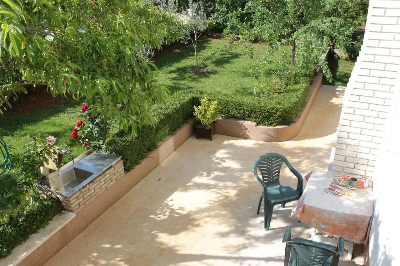 Apartments With A Parking Space Pula - 7646 Croatia