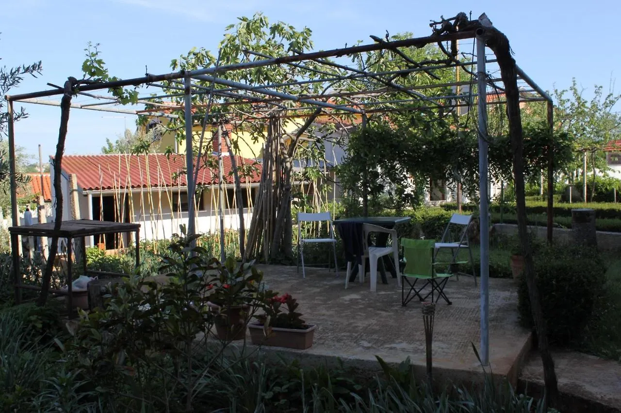 Apartments With A Parking Space Pula - 7646