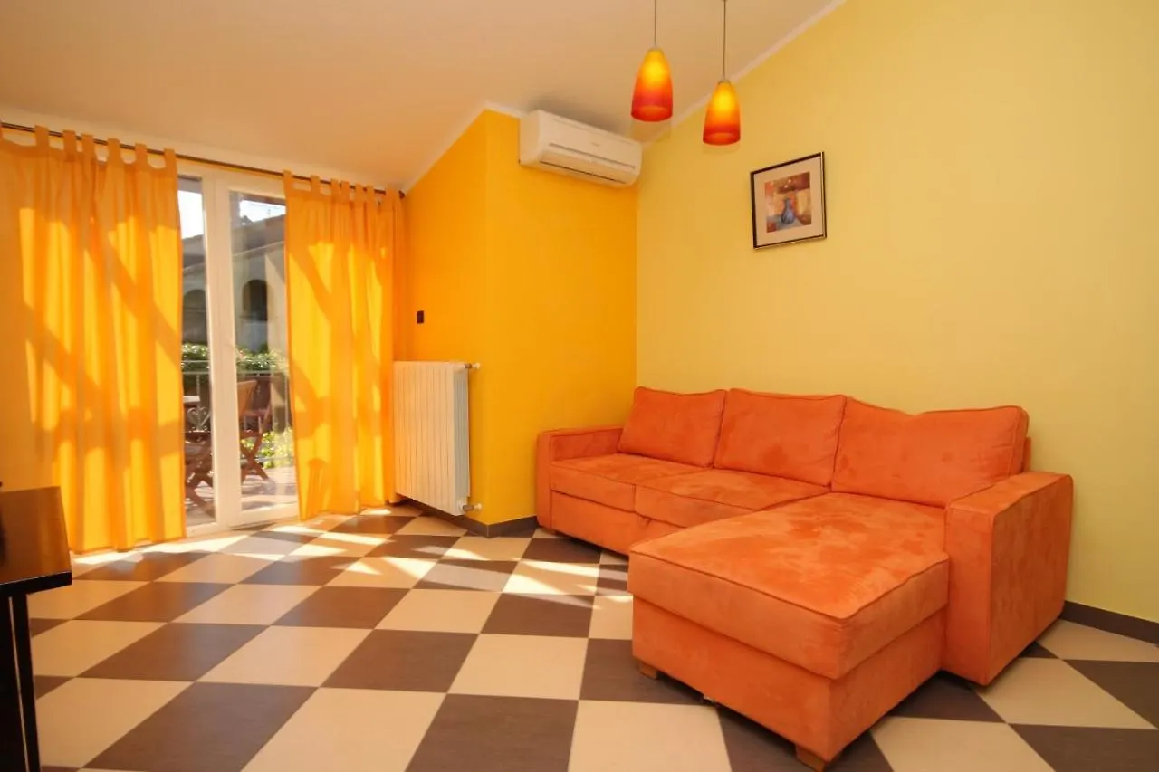 Apartments With A Parking Space Pula - 7646
