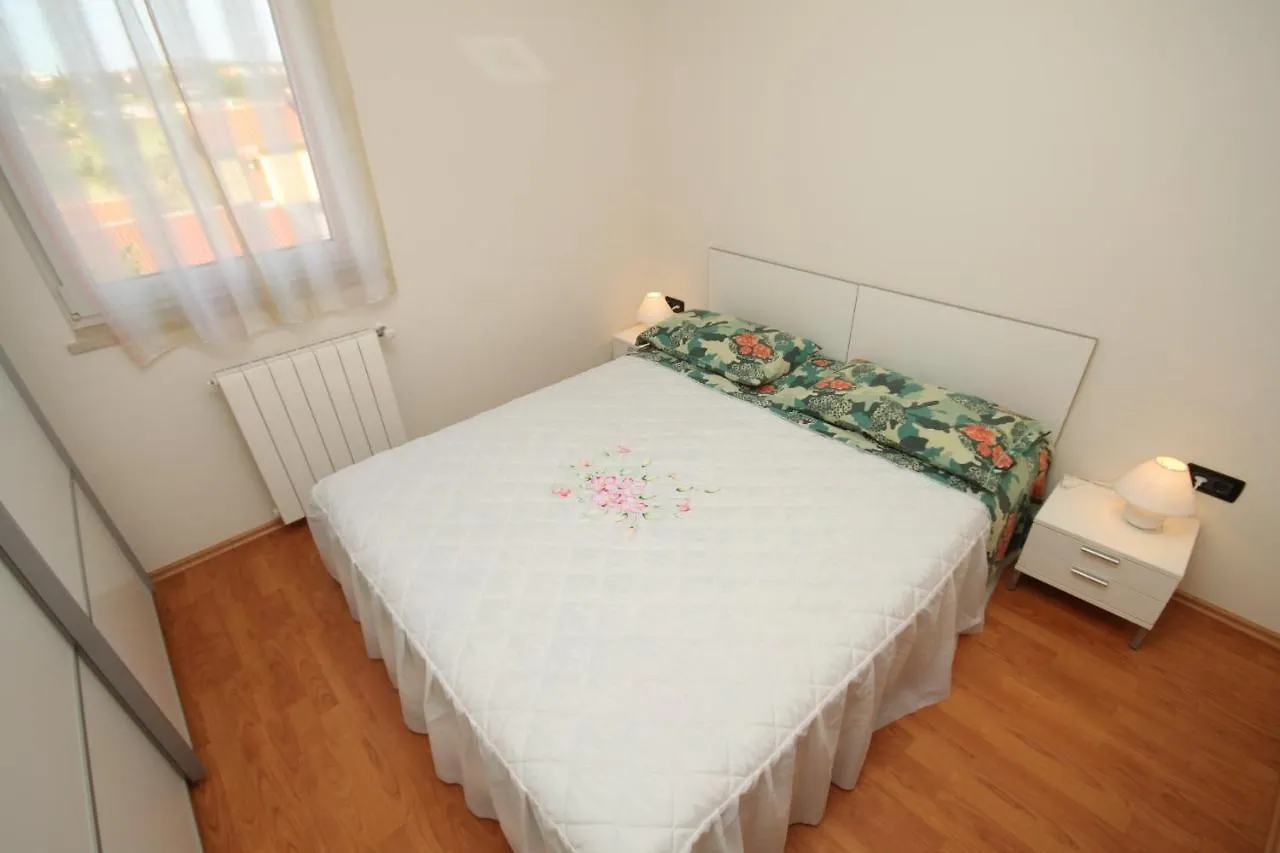 Apartments With A Parking Space Pula - 7646