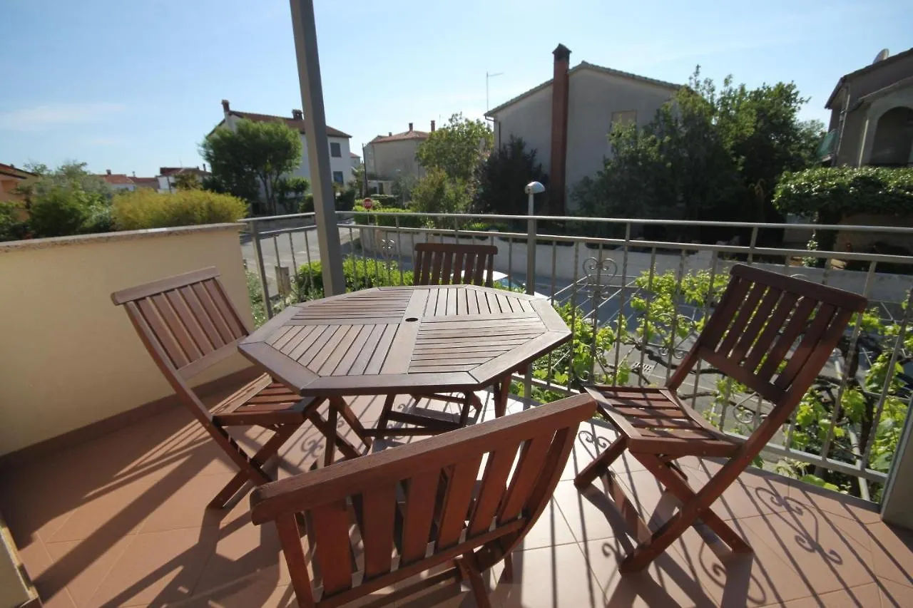 Apartments With A Parking Space Pula - 7646 Croatia